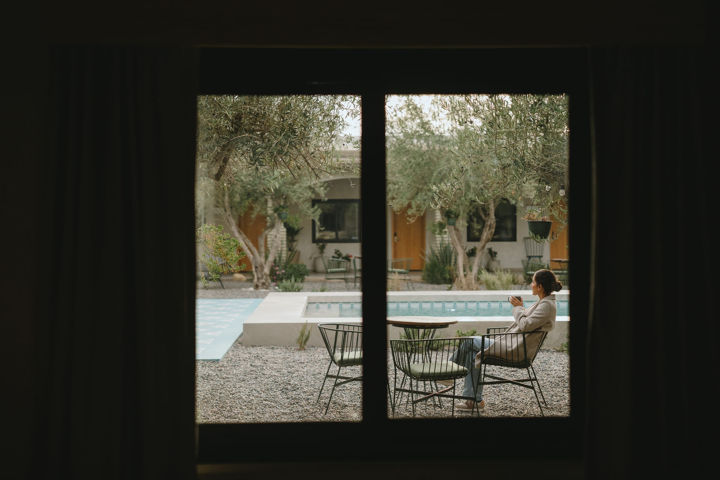 Patio central de Casa Olivea — armonía y serenidad